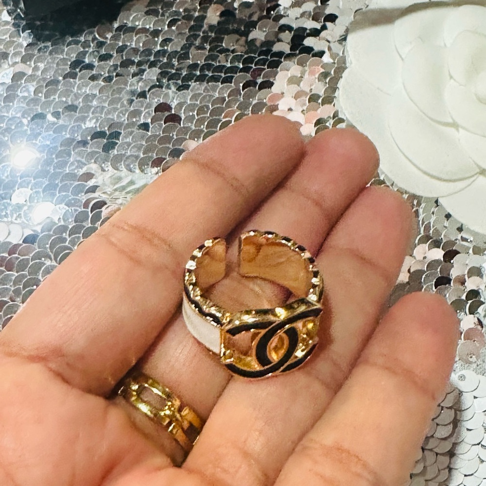 Elegant Silver and White Women's Ring